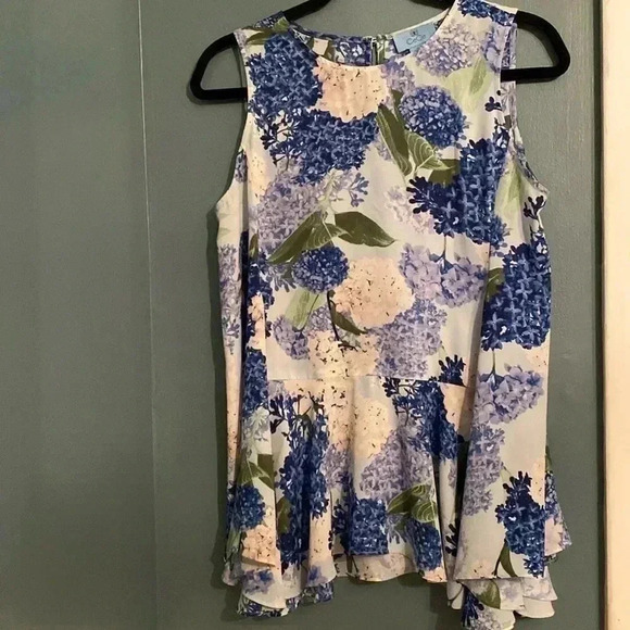 CeCe women’s floral sleeveless Blosue - size small - blue hydrangea - Picture 1 of 7